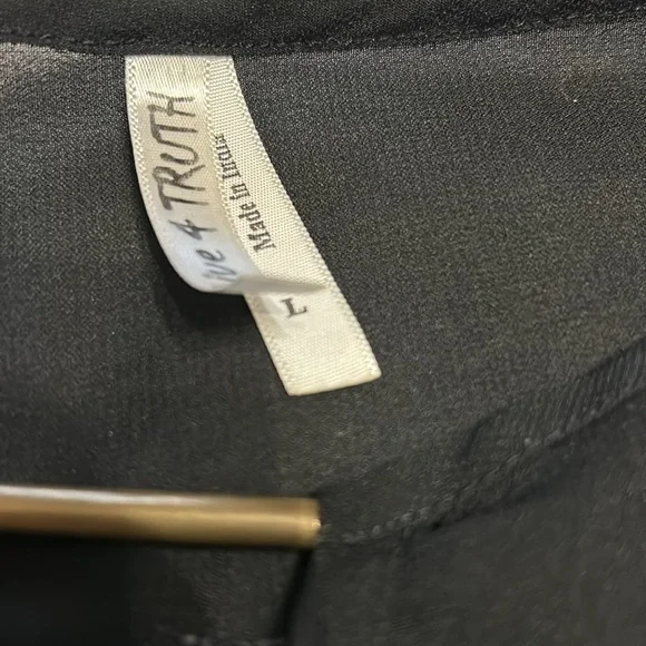 Black blouse - Picture 5 of 7